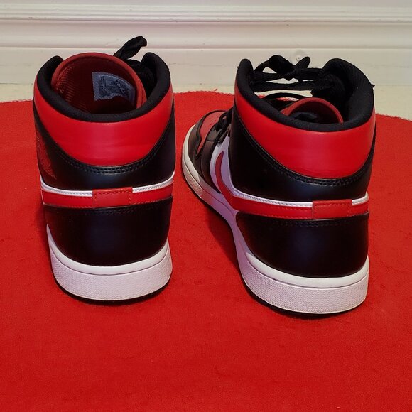 Nike Air Jordan 1 Men's Mid Size 11 Gorgeous BRED Black, Fire Red & White MINT! - Picture 6 of 12